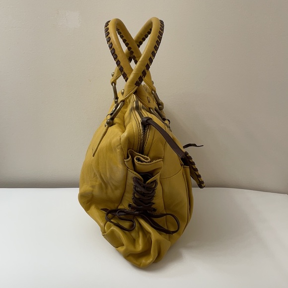 Mustard Yellow Leather Purse 👜 - Picture 4 of 7